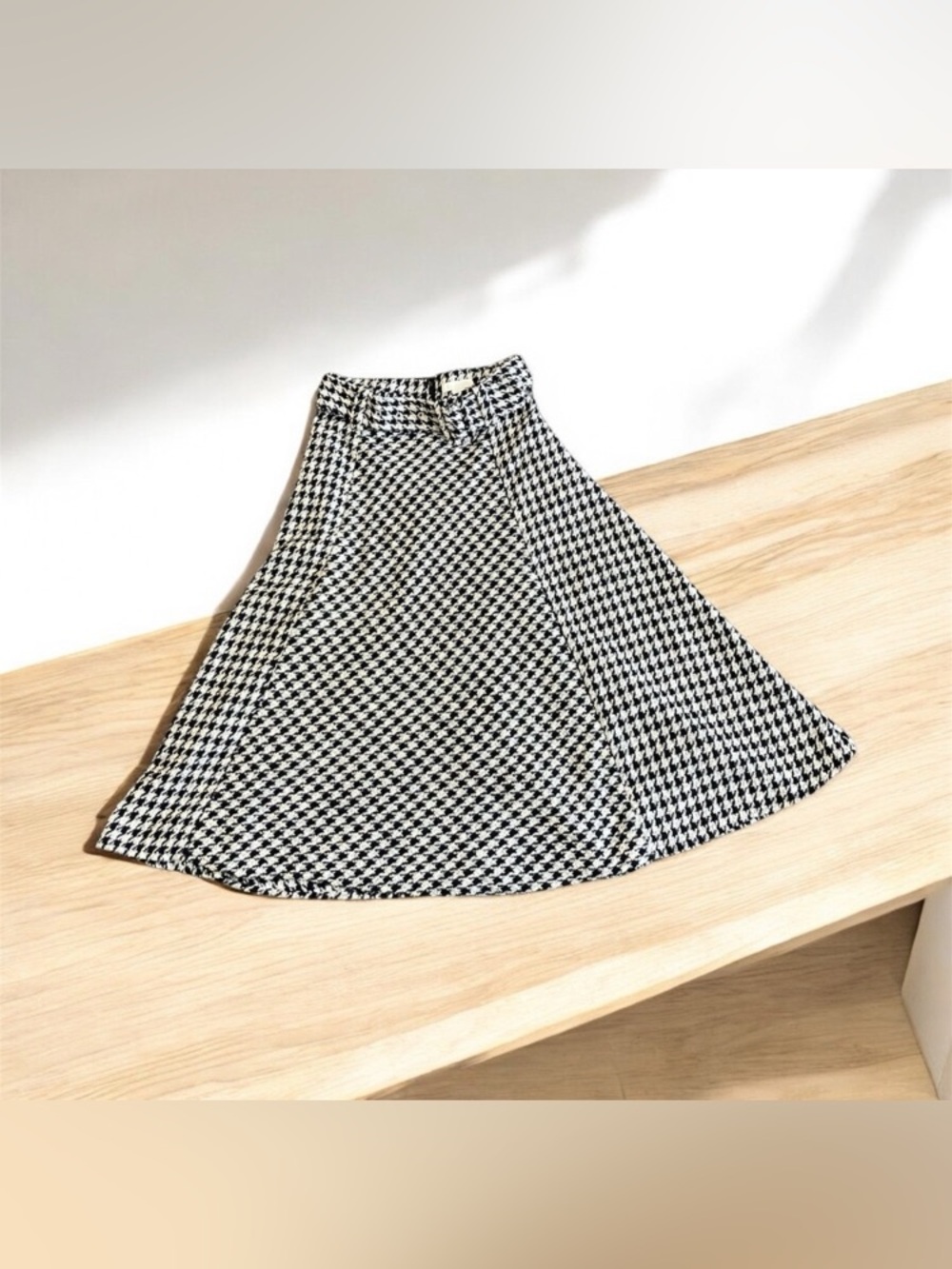 H&M Classic Black and White Houndstooth Belted Midi Skirt Size 6 Elegant Flowy